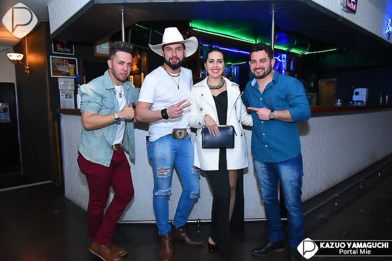 Friends no Night Café